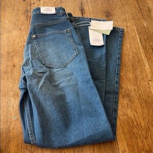 H&M Women's Curvy Fit Vintage Straight High Waist Jeans NWT